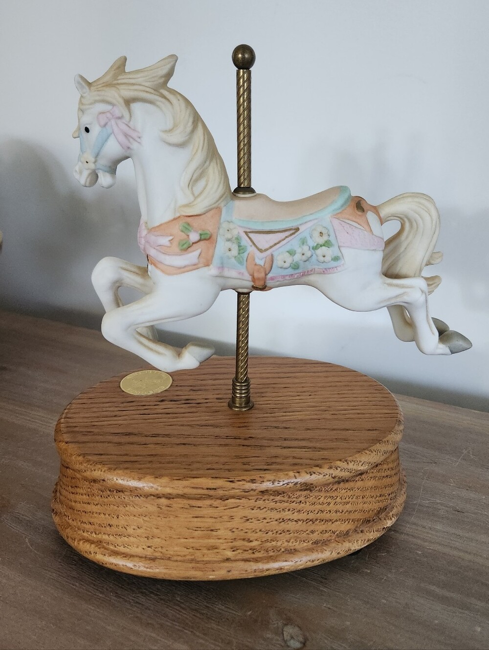 🎠 Vintage Westminster carousel horse music box Porcelain Decor Horses Statue - Picture 3 of 11